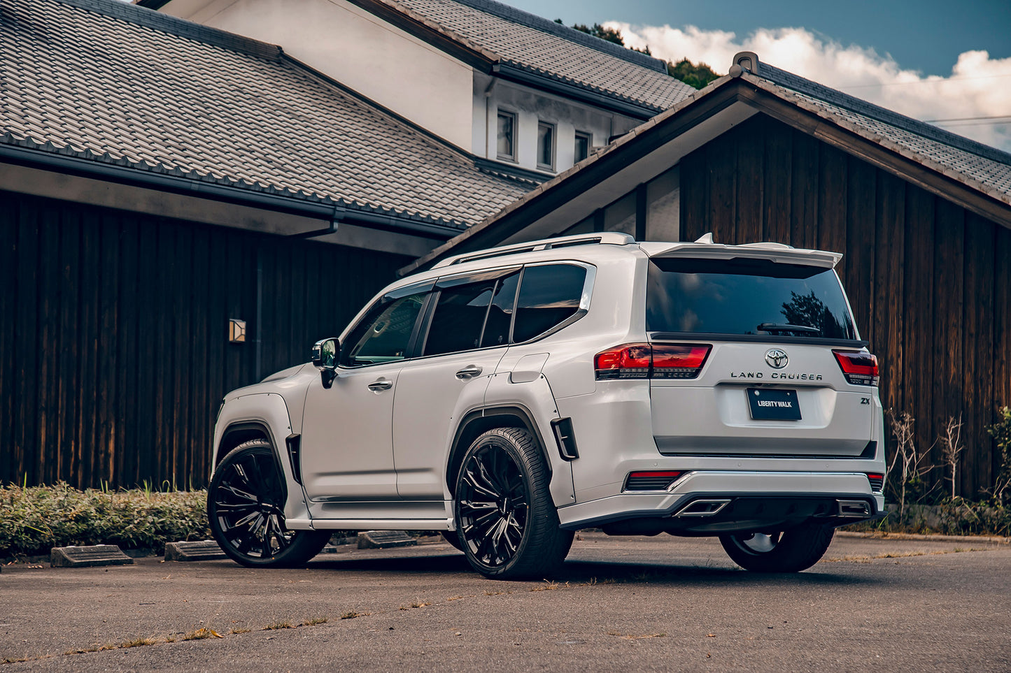 LB-WORKS TOYOTA LAND CRUISER 300