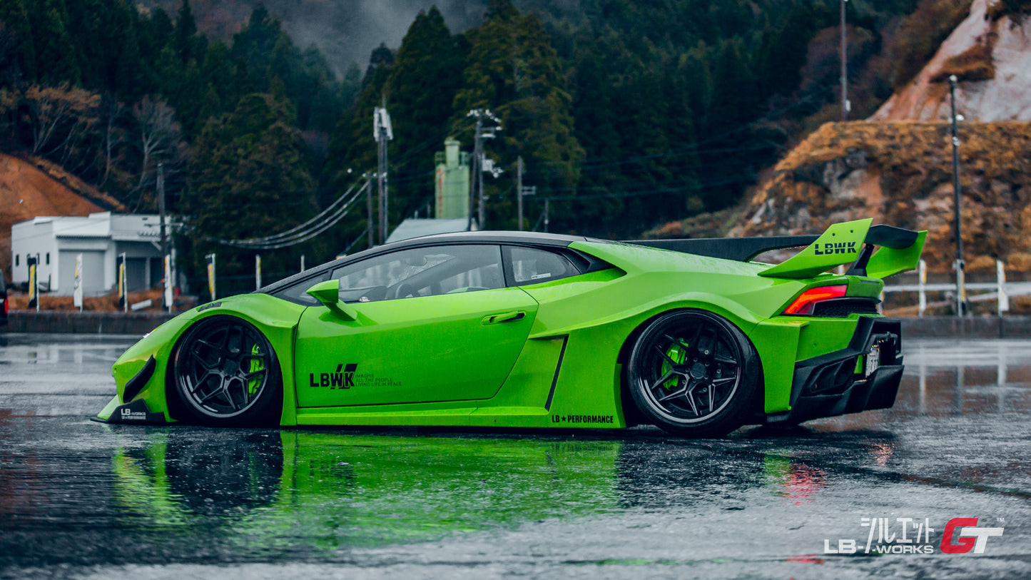 LB-Silhouette WORKS HURACAN GT complete body kit