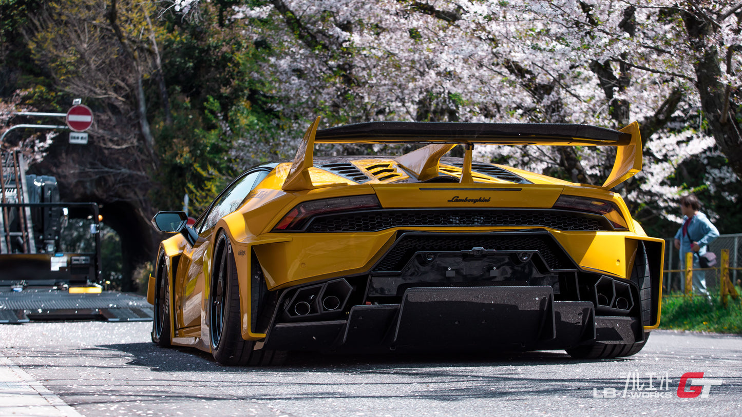 LB-Silhouette WORKS HURACAN GT complete body kit