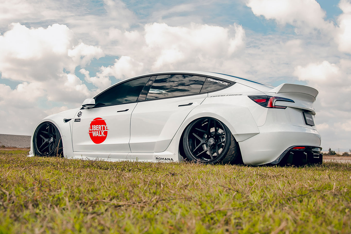 LB-E-WORKS TESLA Model 3 complete body kit ver.2 (FRP)