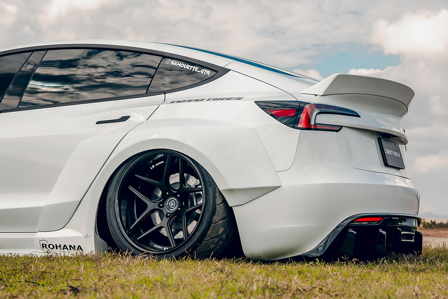 LB-E-WORKS TESLA Model 3 complete body kit ver.2 (FRP)
