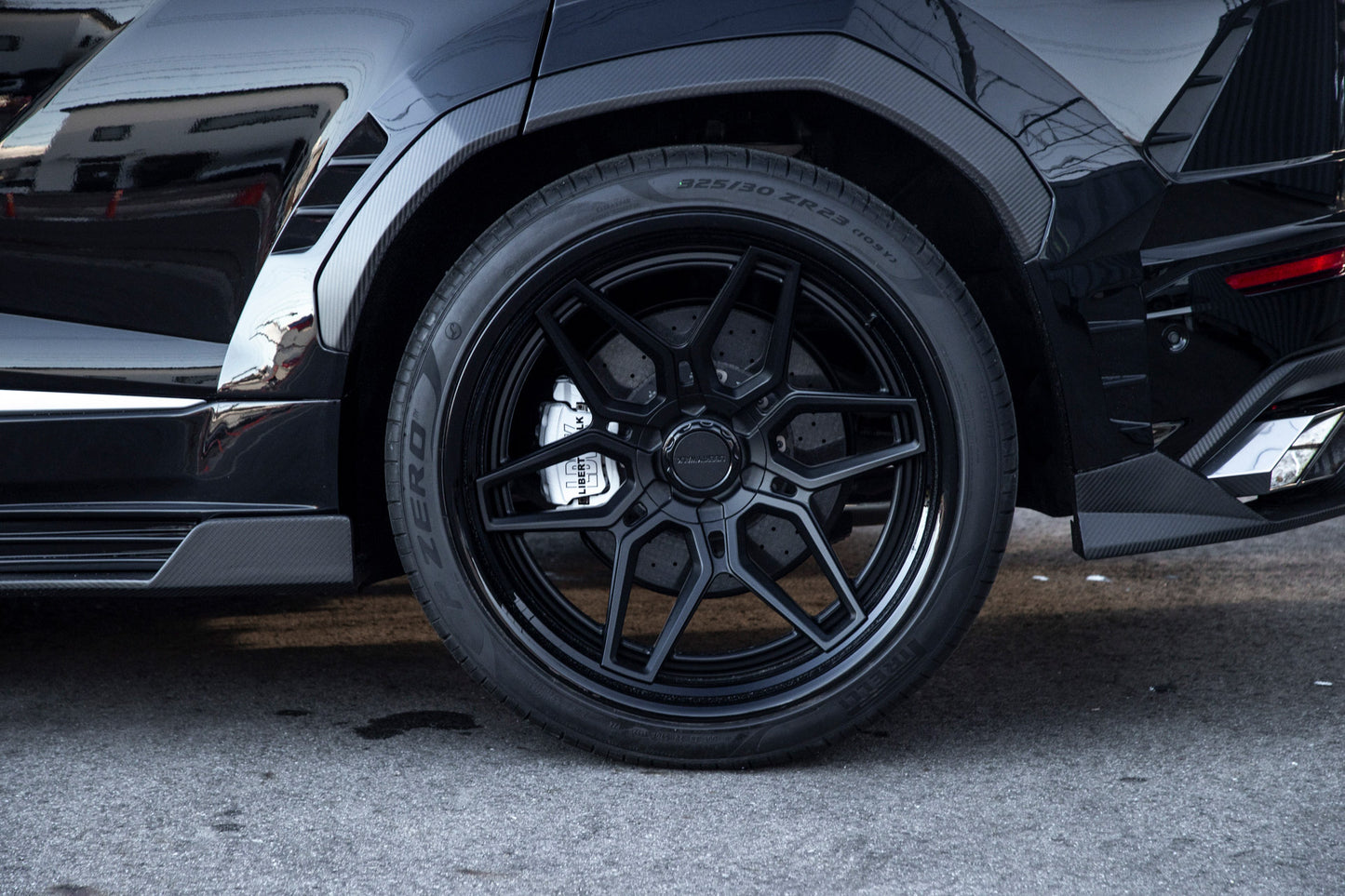 LB-WORKS URUS complete body kit