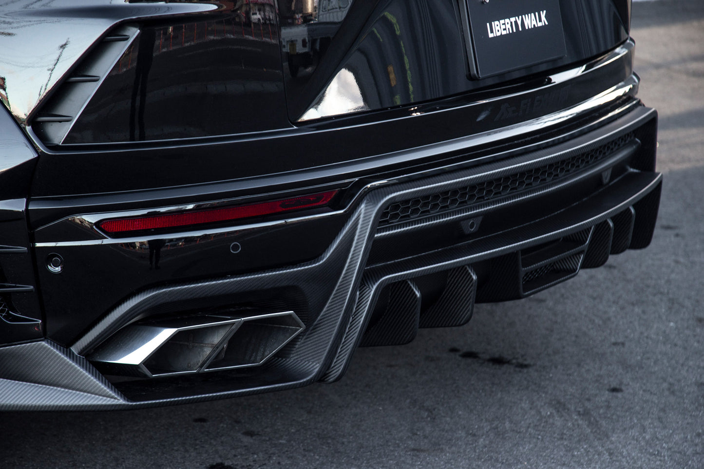 LB-WORKS URUS complete body kit