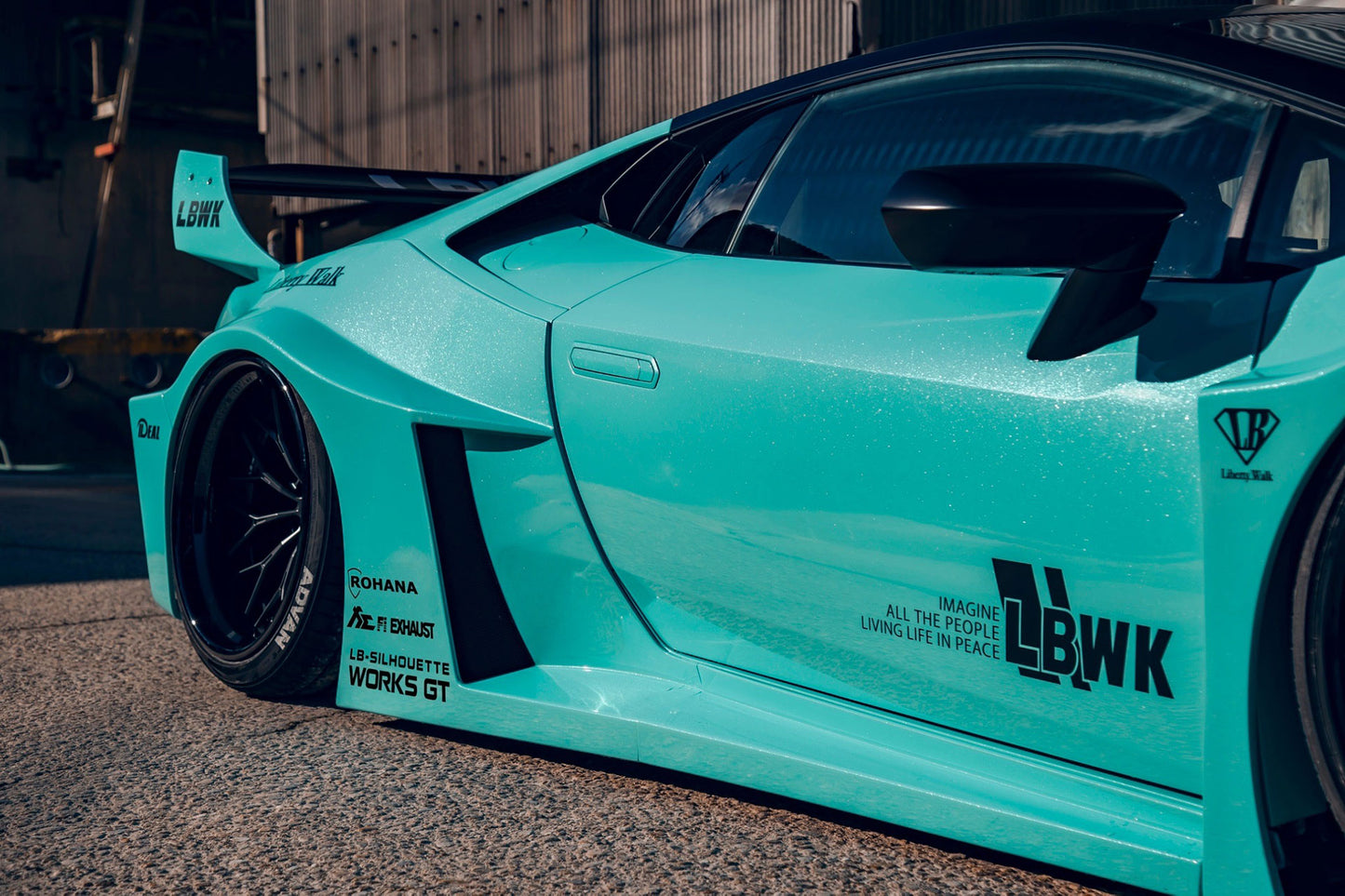LB-Silhouette WORKS HURACAN GT complete body kit
