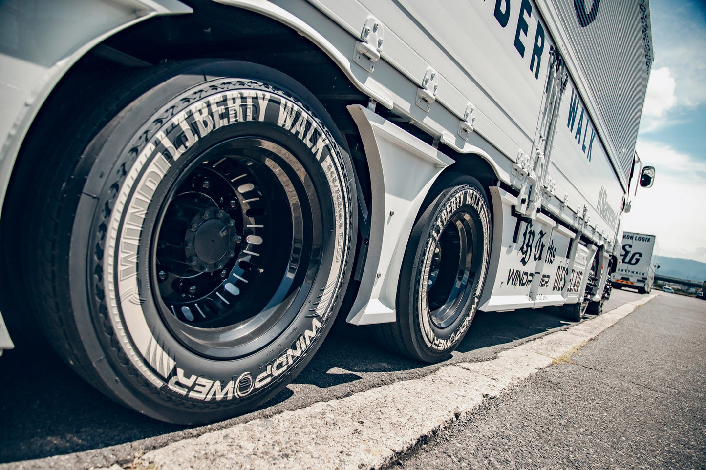 LB-TRUCKS ISUZU GIGA