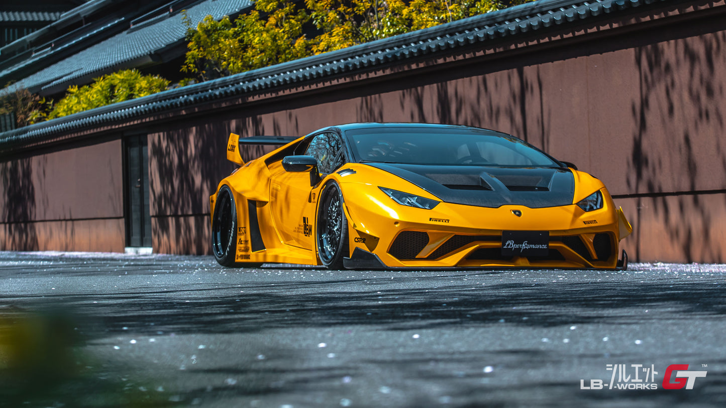 LB-Silhouette WORKS HURACAN GT complete body kit
