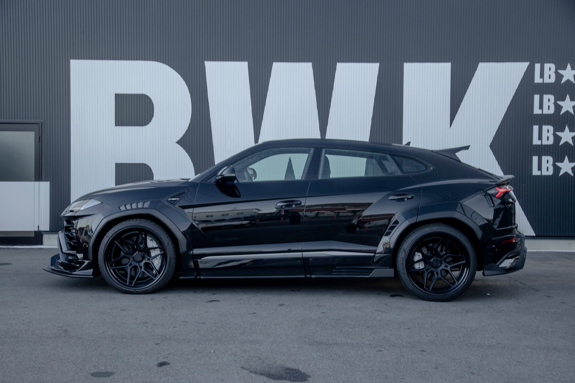 LB-WORKS URUS complete body kit – My Store